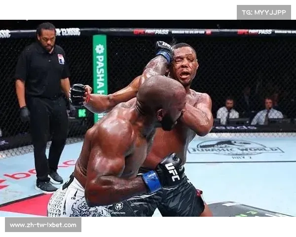 UFC 巴库直击：朗特里爆冷终结希尔，琼斯退役引爆格斗圈